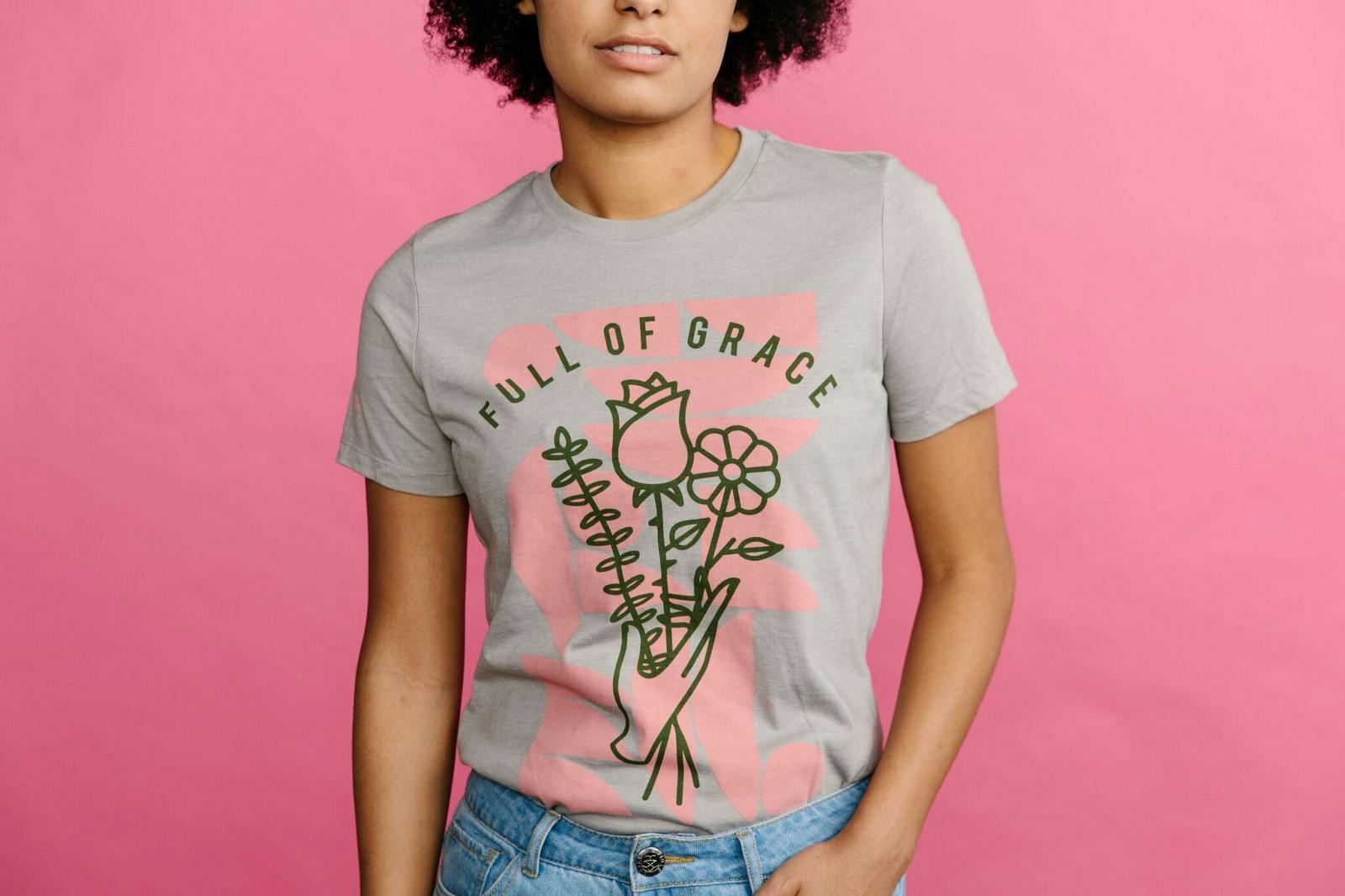women wearing a stone gray shirt with print print