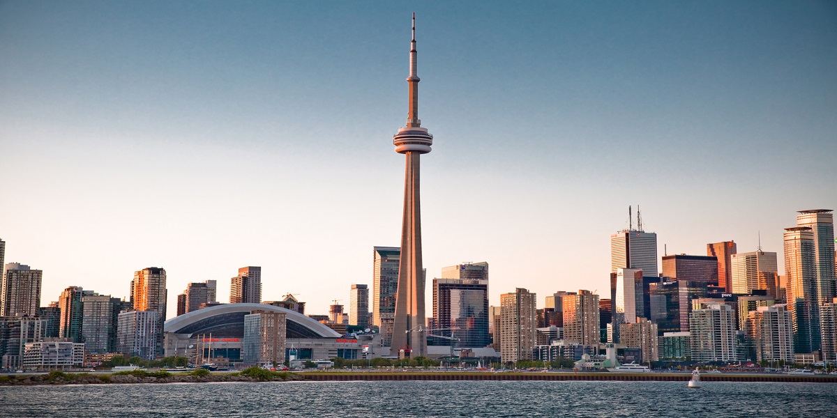 https://s3.amazonaws.com/a.storyblok.com/f/270183/219603/06255d9592/toronto-1.jpg