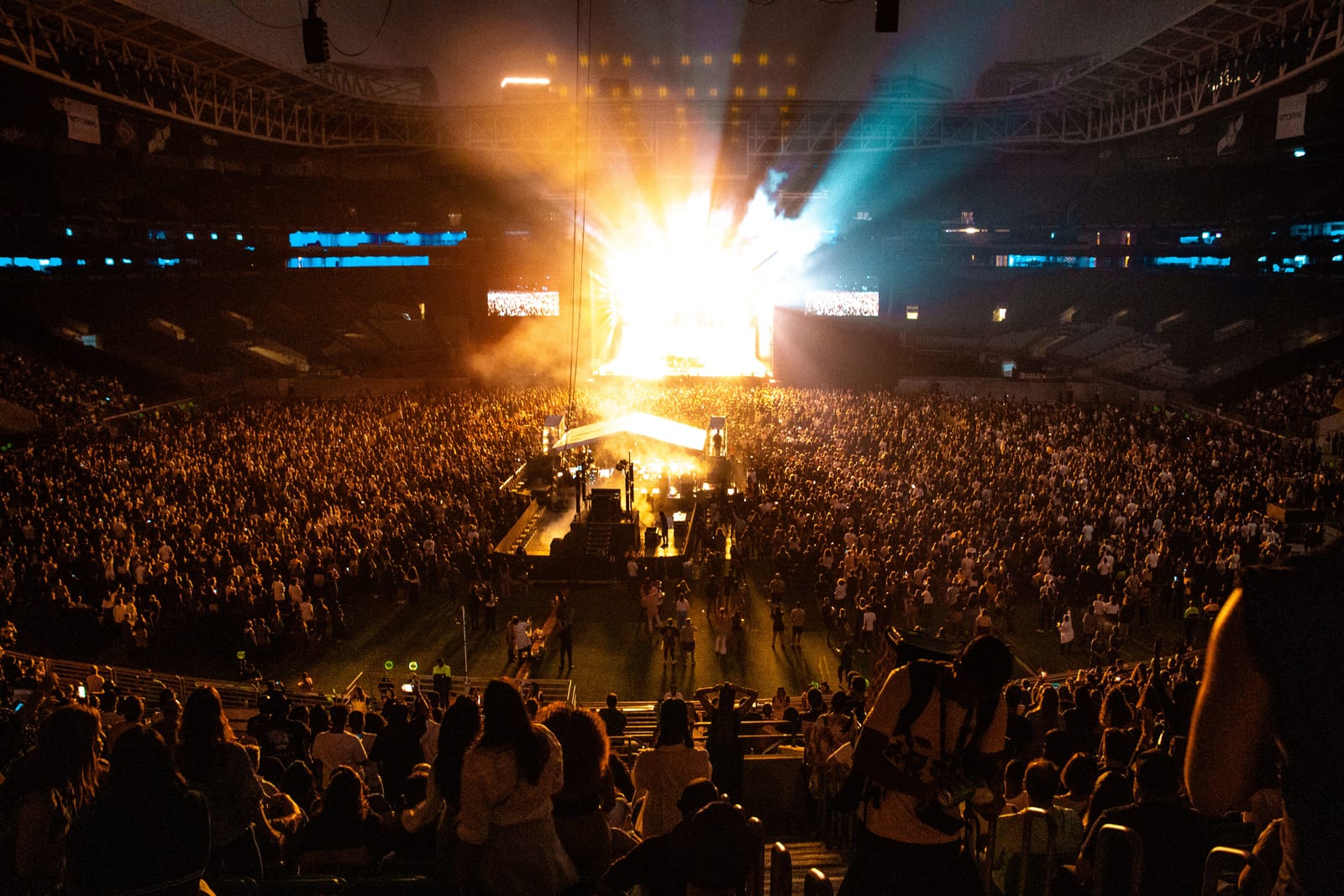 Wembley Way Up: 34 Concerts, 2.5 Million Fans, and the Maths of a Busier Room