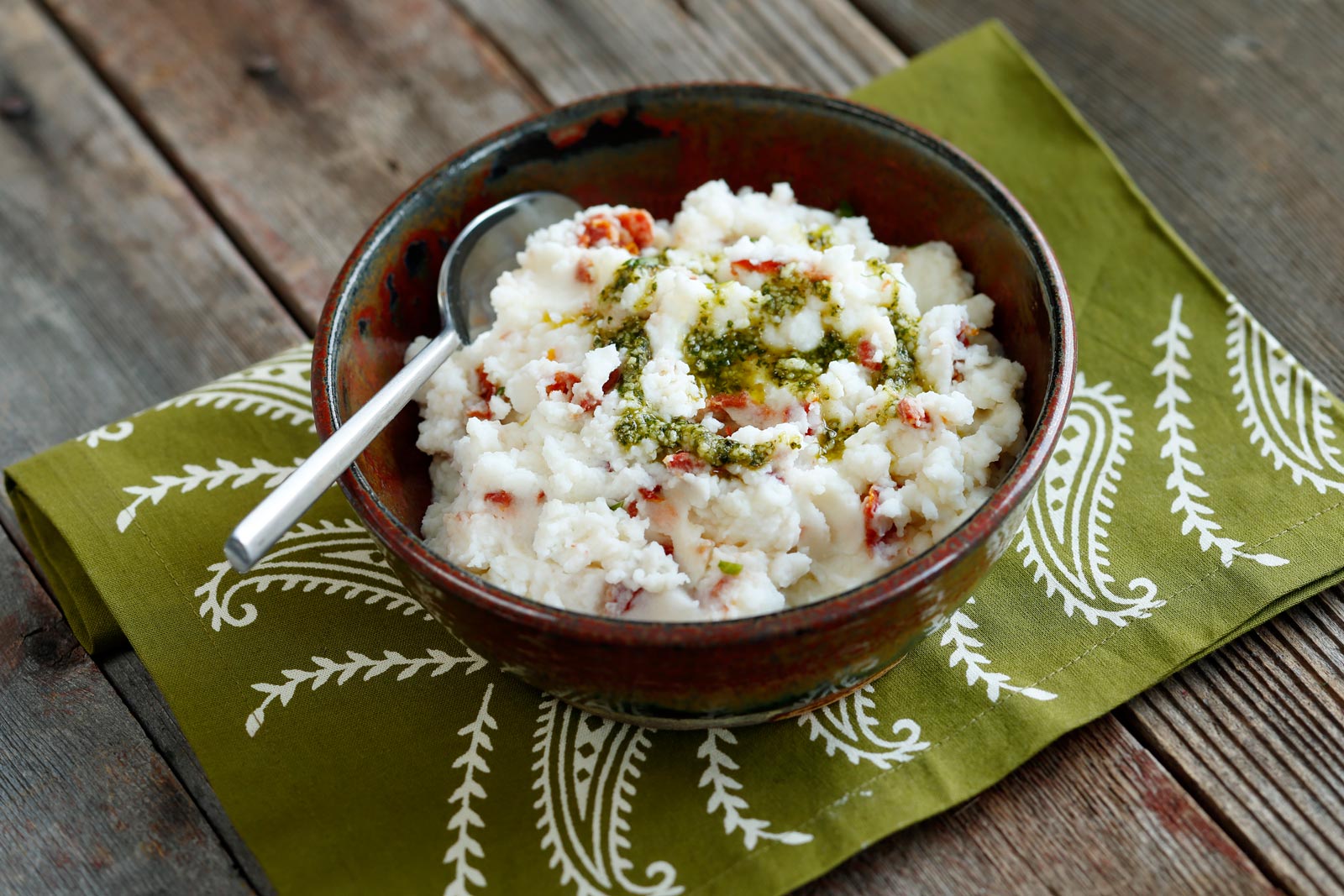 Sun Dried Tomato and Pesto Mashed Potatoes – Featured Image