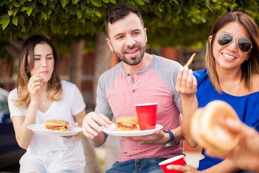 Healthy Tailgating Tips: Dog-Friendly Game Day Snacks