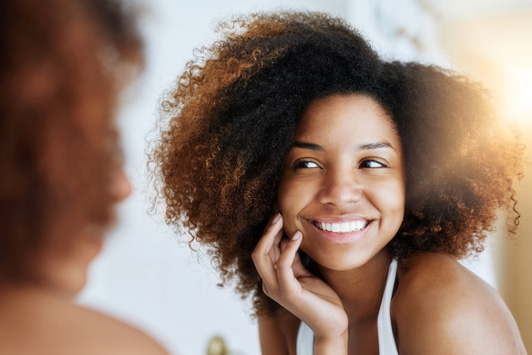 Facial Oil Benefits: Why Your Skincare Routine Needs One