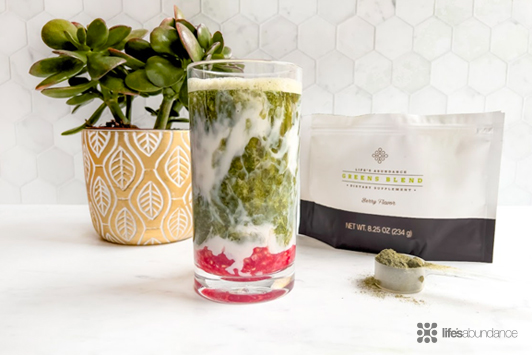 Iced Berry Matcha Latte: Refreshing Green Drink Recipe
