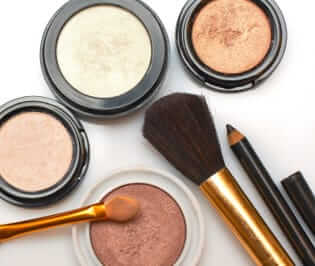 Organize Your Cosmetics and Beauty Drawer