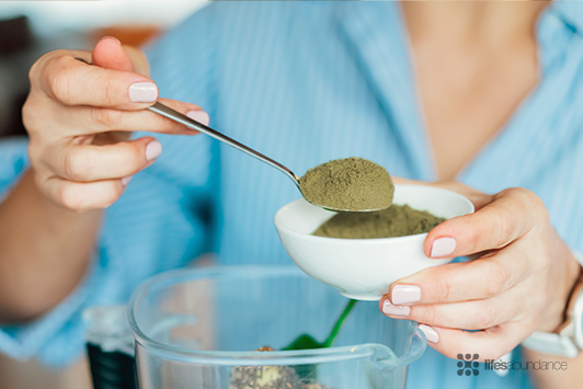 Greens Powder Benefits: Why You Need a Daily Greens Supplement