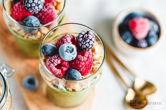 Overnight Chia Pudding: Quick Breakfast with Greens