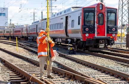 Metro-North Railroad: VR Train Approach Warning and Customer De-escalation Simulations