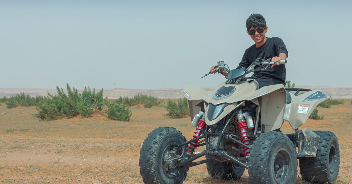 أفق الرياض مع برج المملكة في الساعة الذهبية