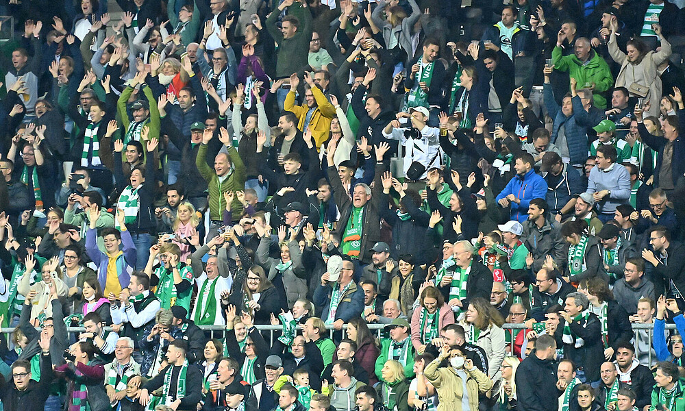 Werder-Fans jubeln.