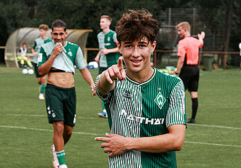 Patrice Covic jubelt in die Kamera. 