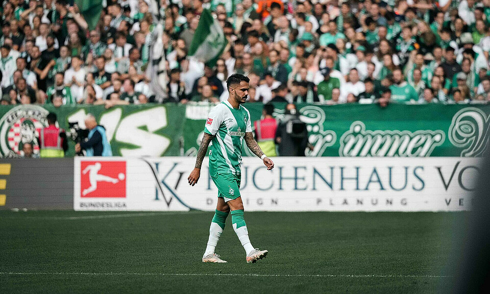 null Leo Bittencourt verlässt das Feld bei einem Heimspiel des SVW.