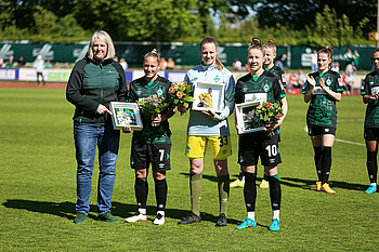 Verabschiedungen vor dem Spiel