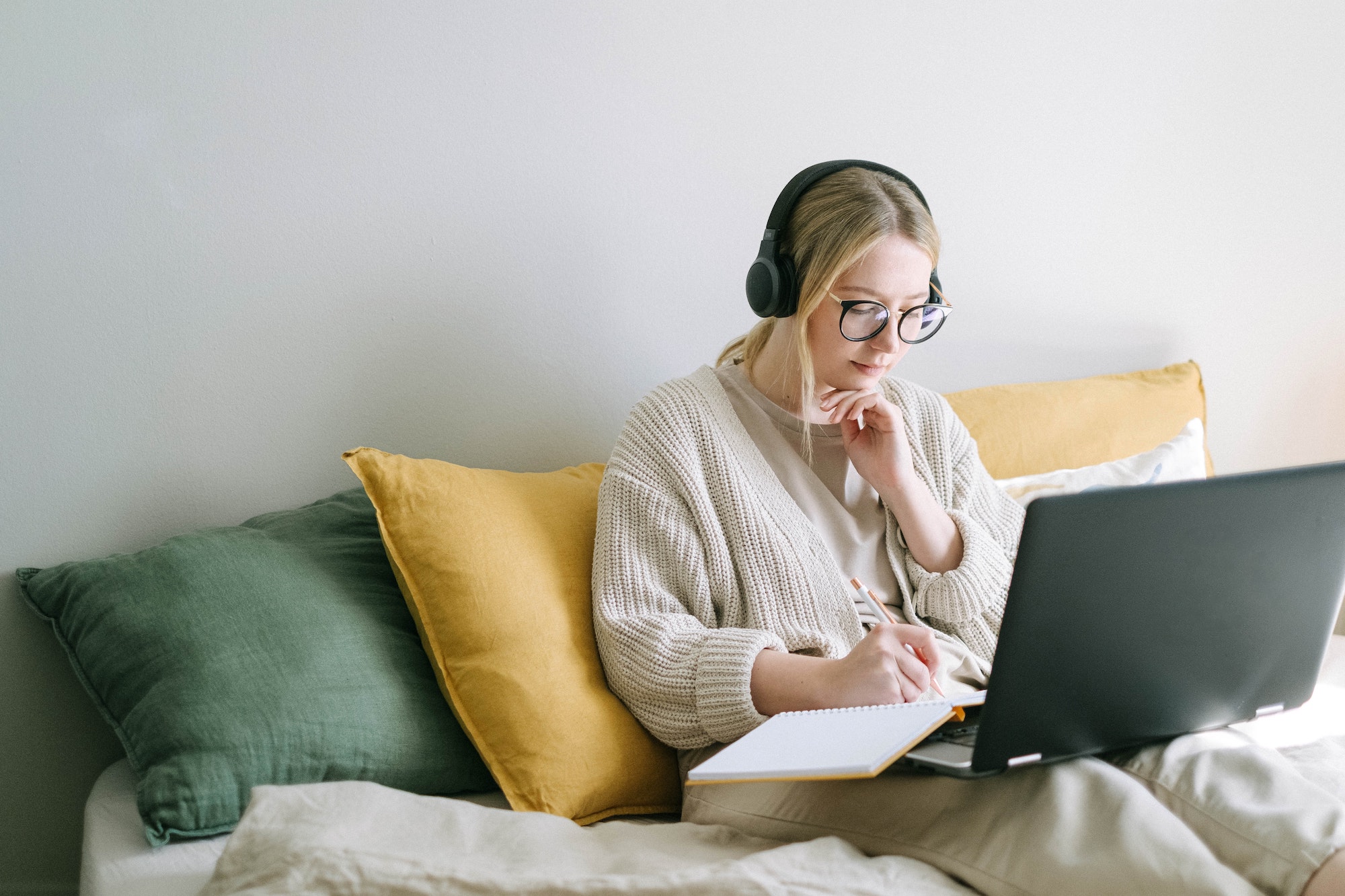 Remote Work Less Distracting Limit distractions and interruptions to improve your remote working ...