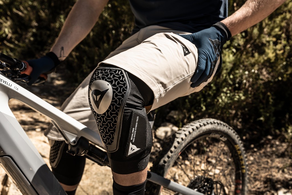 Rival Pro Knee Guards