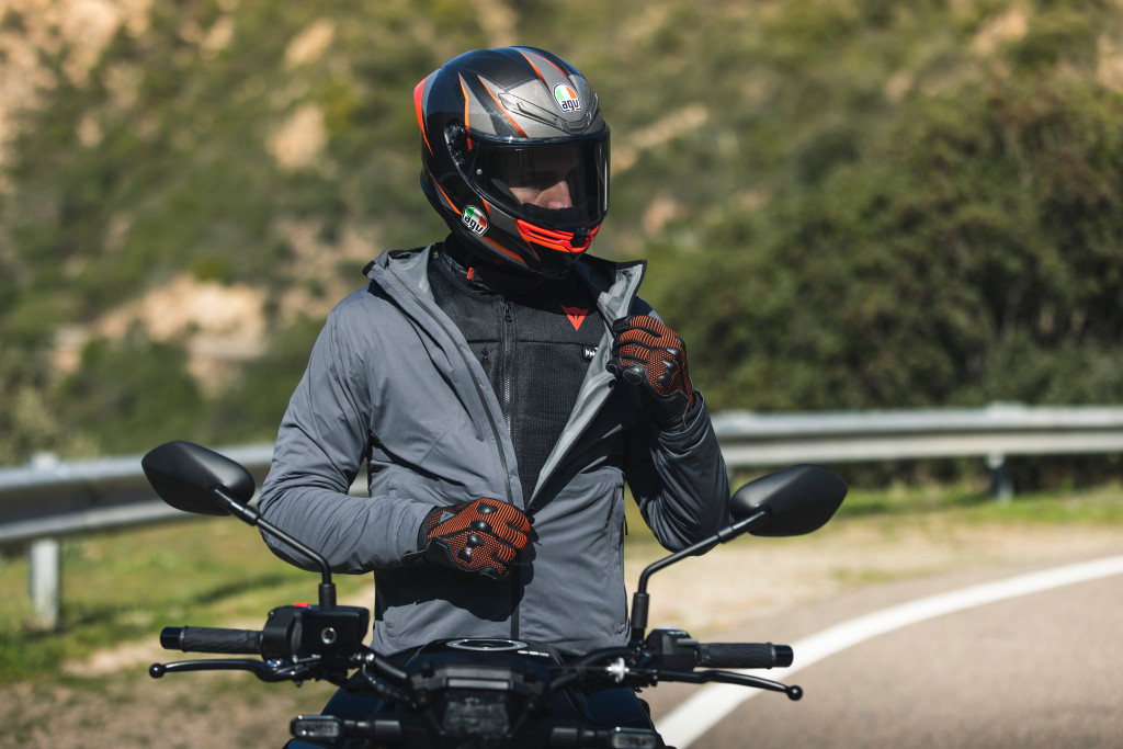 Smart Jacket, the all-purpose D-air® road garment