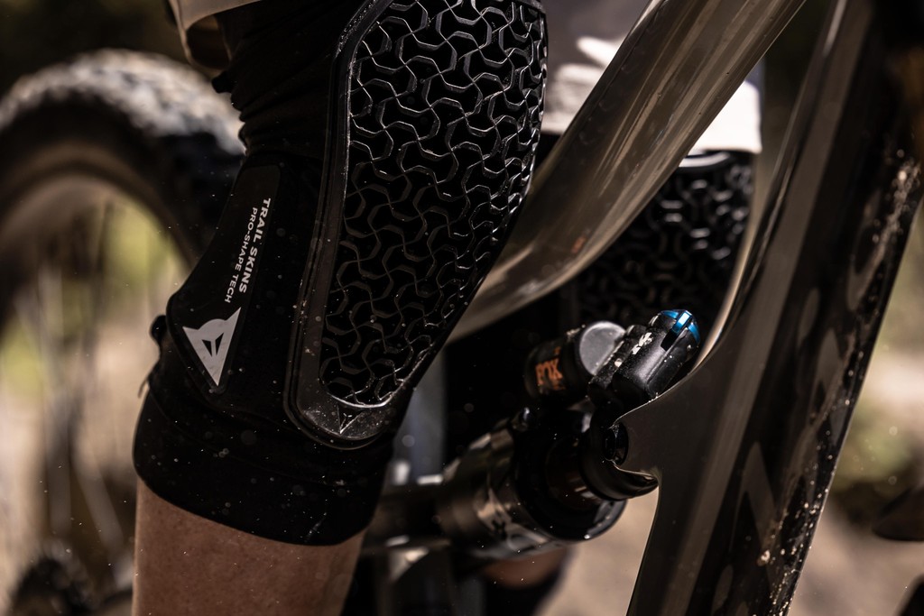 Rival Pro Knee Guards