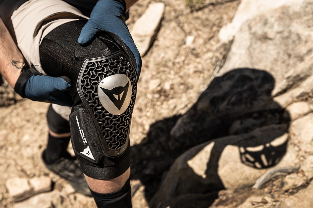 Rival Pro Knee Guards