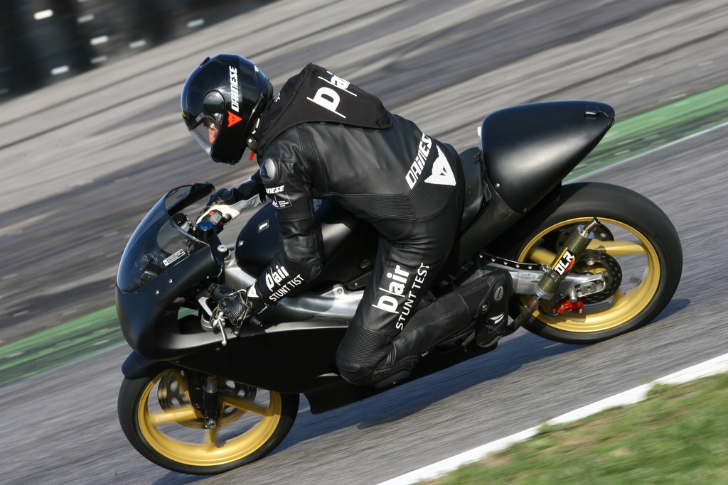 The first crash test, 2006