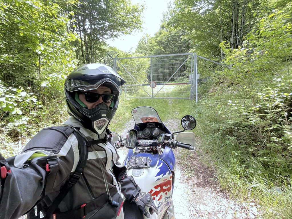 Barred border between Slovenia and Croatia