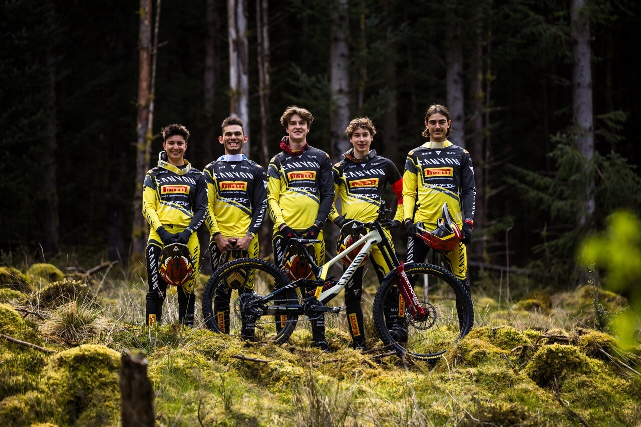 Canyon Dainese Pirelli downhill team