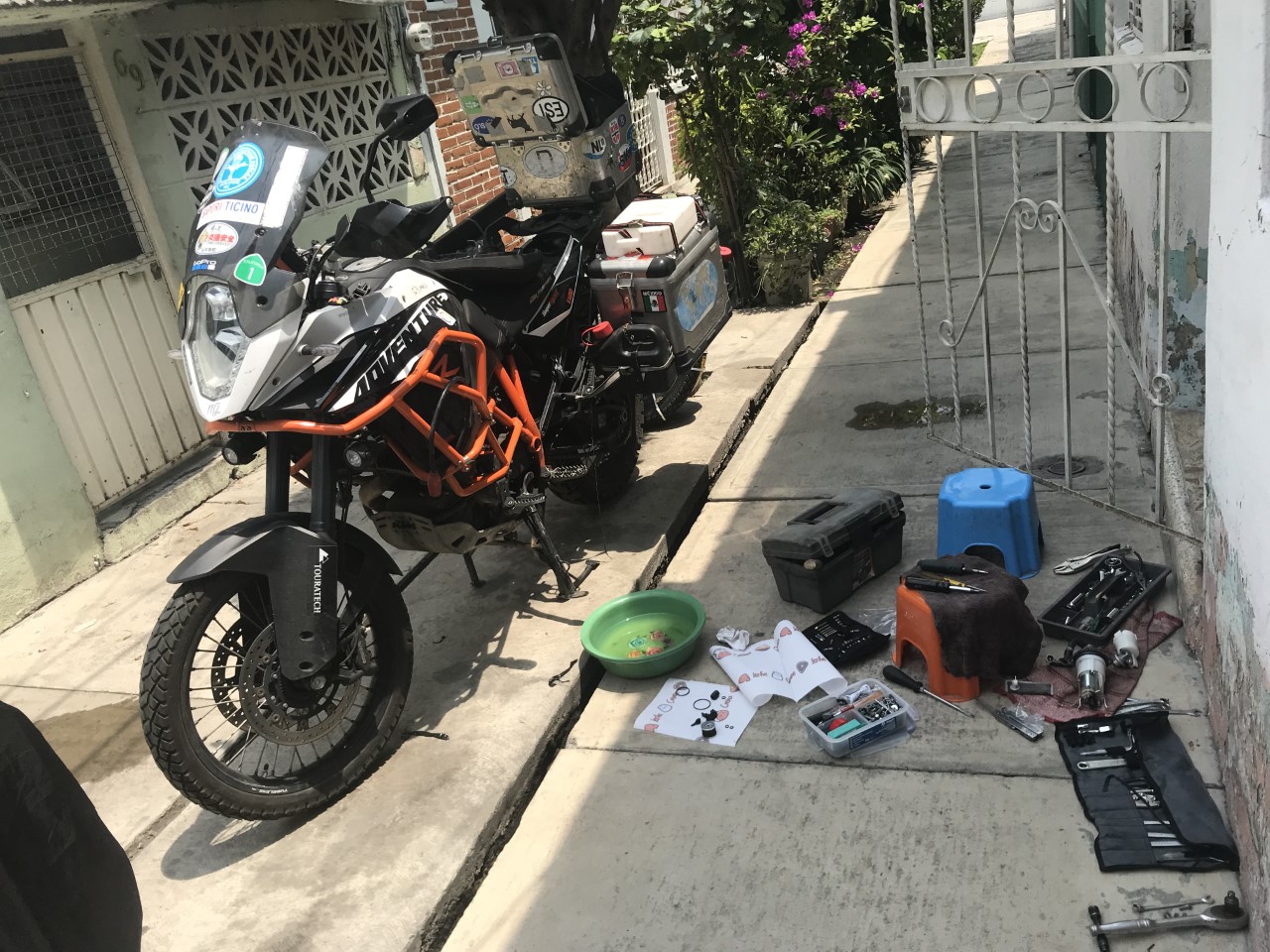 Mexico City, struggling to change the fuel filter