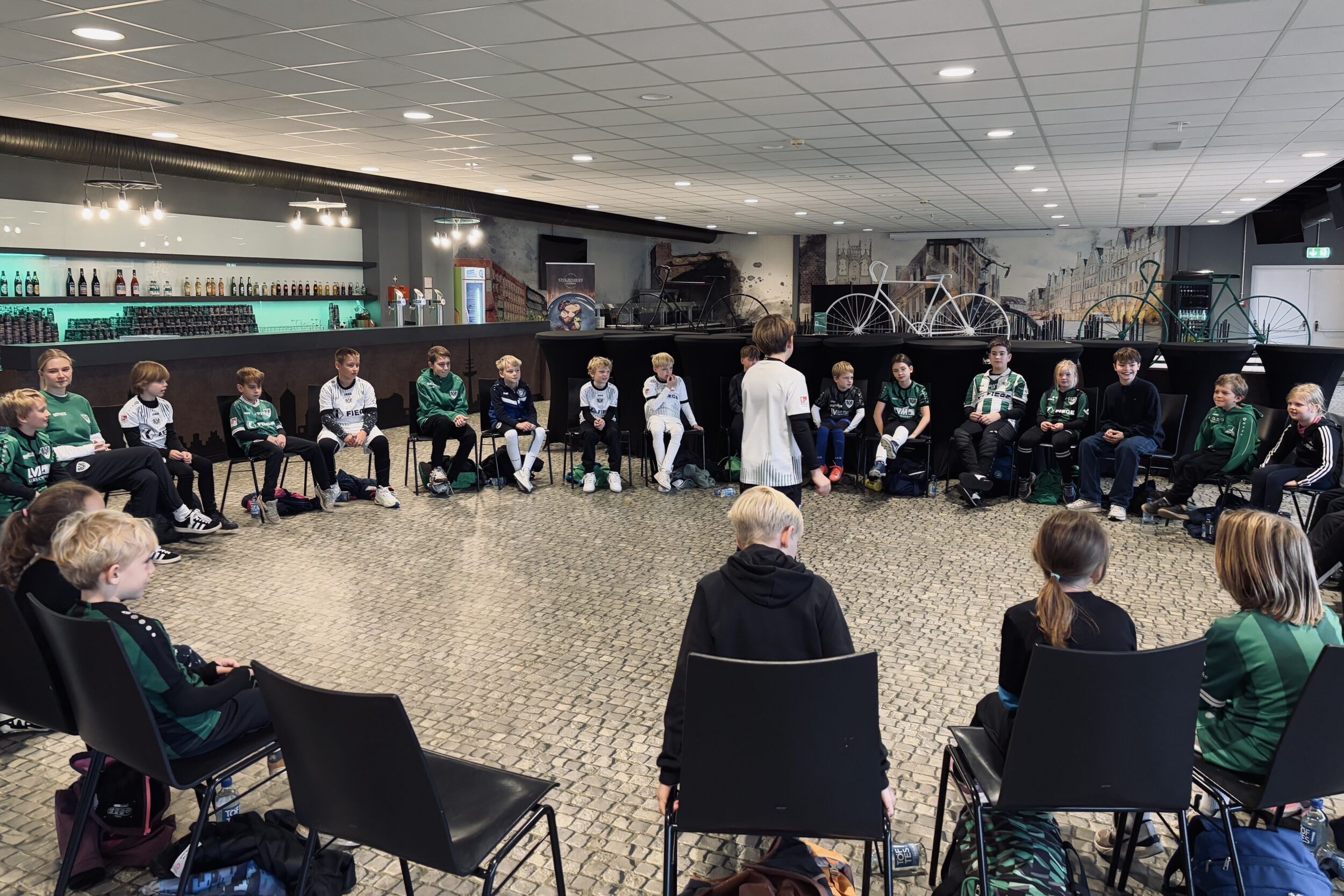 Viel los beim Kids-Club – Rudelgucken am 7. November