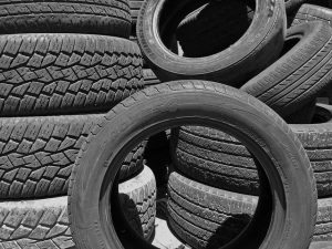 All the materials are brought to a worker using a special drum mount, who will assemble the tire itself.