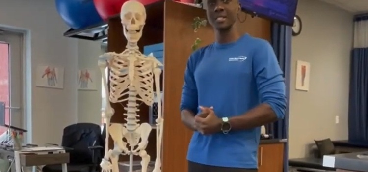 Latin Niyonsaba, passionate runner, physiotherapist, and founder of Action Sport Physio Lachine, offers tips to overcome Runner's Knee pain.