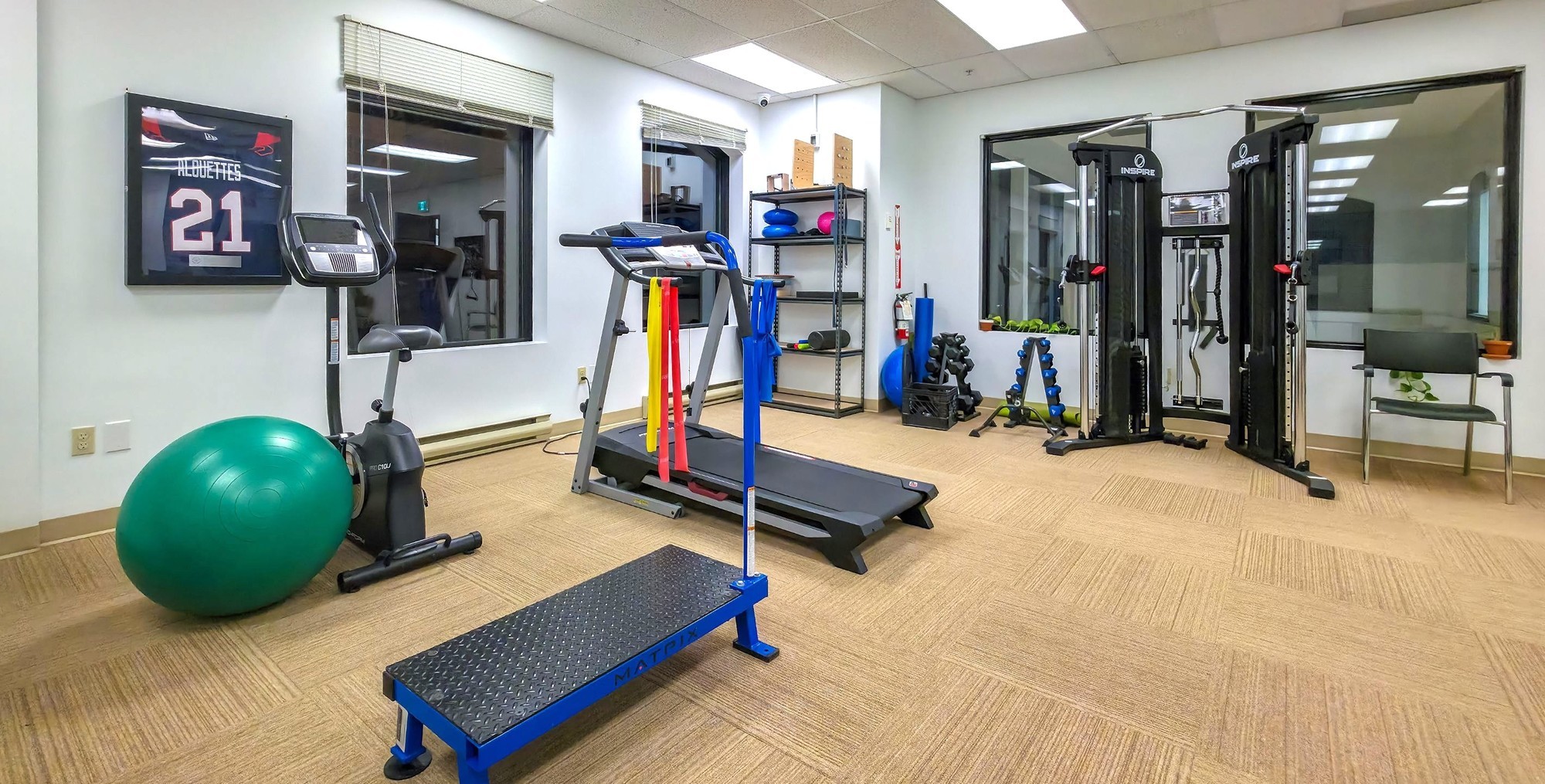 Photo de la clinique de physiothérapie Action Sport Physio située à Verdun. Vous pouvez réserver en ligne ou nous appeler au 514-665-7081. Nous offrons de la physiothérapie, kinésiologie, ostéopathie et bien plus.