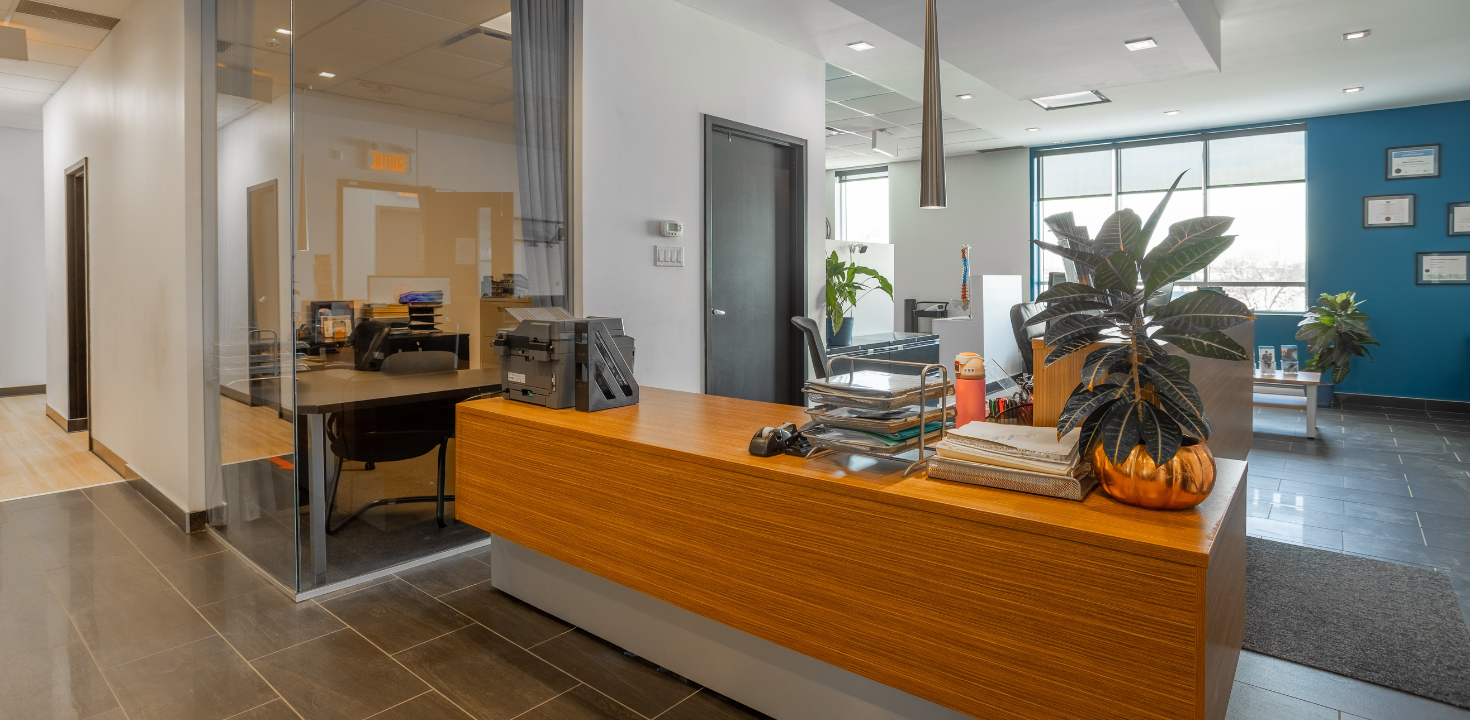 Picture of the Rosemère Action Sport Physiotherapy Clinic. You can book online or call us at 450 987-1197. We offer physiotherapy, kinesiology, osteopathy and many more professional services.