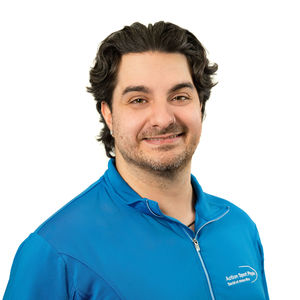 Picture of Dillon Martino osteopath at the Action Sports Physio Rivière-des-Prairies clinic