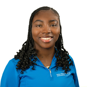 Photo d'Ashla McNichols représentante au service à la clientèle à la clinique Action Sport Physio West Island
