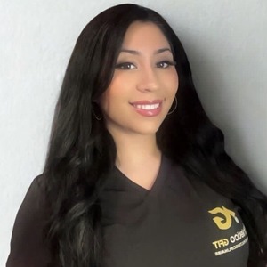 Picture of Cindelle Quiroga Lymphatic Drainage expert in the Villeray's clinic