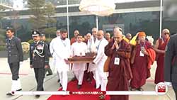 Devotees flock to Gangaramaya Temple to pay homage to sacred Devnimori relics (English)