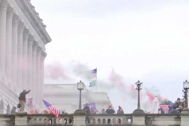 ප්‍රජාතන්ත්‍රවාදයට අභියෝග කළ ට්‍රම්ප්