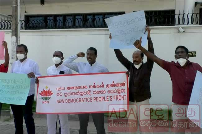 බදියුදීන්ගේ නිවස ඉදිරිපිට විරෝධතාවයක්