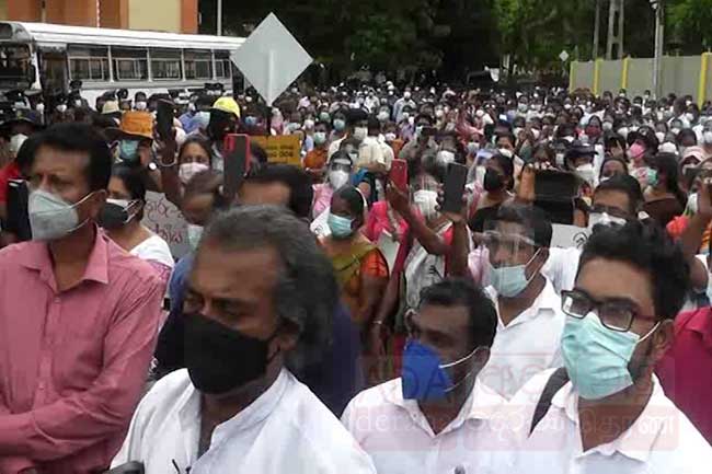 වයඹ පළාත් ආණ්ඩුකාරවරයාට කුරුණෑගල ගුරු විරෝධය