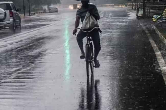 පළාත් කිහිපයක තැනින් තැන වැසි