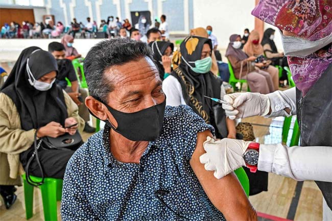 ඉන්දුනීසියාවේ බූස්ටර් මාත්‍රාවට එන්නත් වර්ග 5ක්