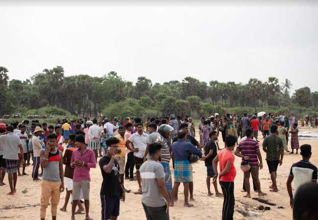 මුහුදේ දියනෑමට ගිය සහෝදරයින් තිදෙනා අතුරුදන්