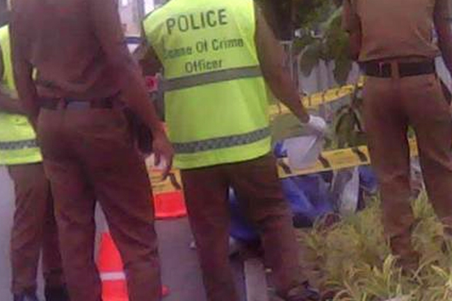 නිරුවත් පිරිමි මළ සිරුරක්