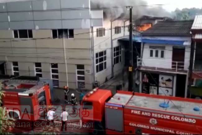 කැලණියේ ගින්නක් - ගිනිනිවන රථ 6ක් පිටත් කෙරේ