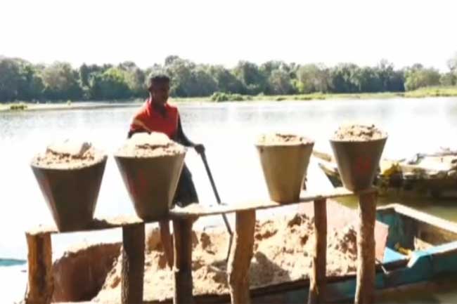 විශාලතම වැලි ව්‍යාපාරය ඇමති හිතවතුන් අතට ?