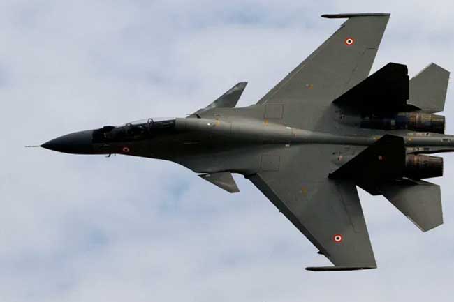 ජෙට් යානා දෙකක් එකිනෙක ගැටෙයි