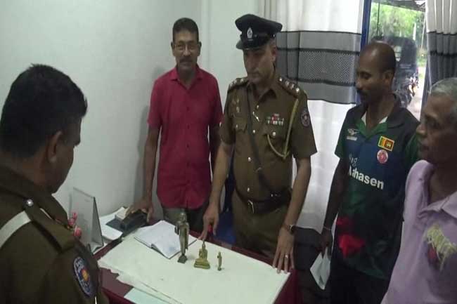 වටිනා බුදුපිළිම රැගෙන යද්දි පොලීසියට කොටුවෙයි