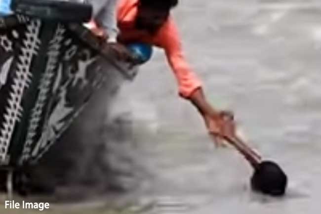 මෝය කටේ නාන්න ගිය එකම පවුලේ තුනක් ජීවිතක්ෂයට