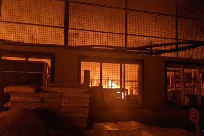 කටාන කැලඹූ ගින්න - ගොඩනැගිලි 5ක් විනාශයි