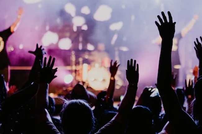 ගුටි කෙළියකින් නිමා වූ සංගීතය