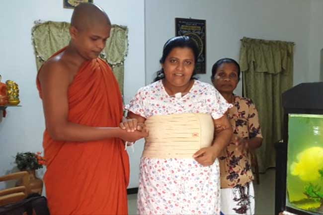 පියාට එපා වුණත් මව් සරණින් ජීවිතය ජයගත් පුතෙක්