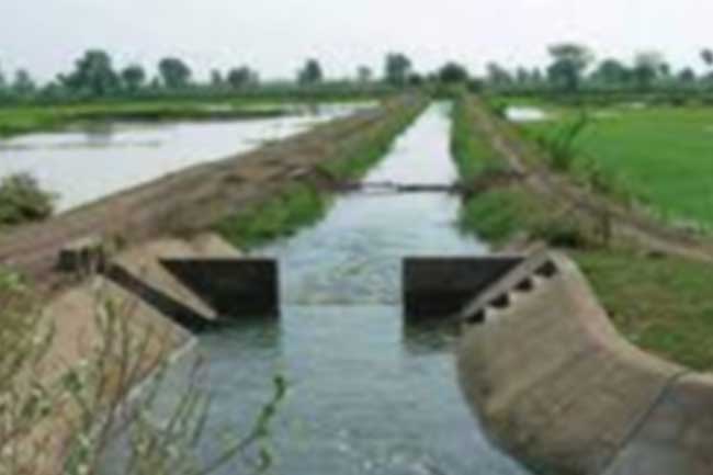 පදවිය ජලාශයේ ජලය බලෙන් ලබාගත් ව්‍යාපාරිකයා නීතිය හමුවට